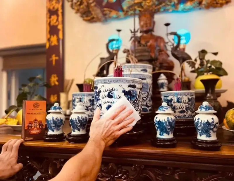 Văn khấn bao sái bàn thờ