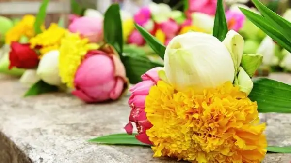 Chuẩn bị lễ vật cúng Phật Đản tại nhà