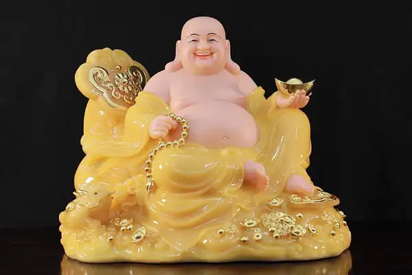 Cách thờ Phật Di Lặc tại nhà: Đúng nghi lễ, trang nghiêm và may mắn