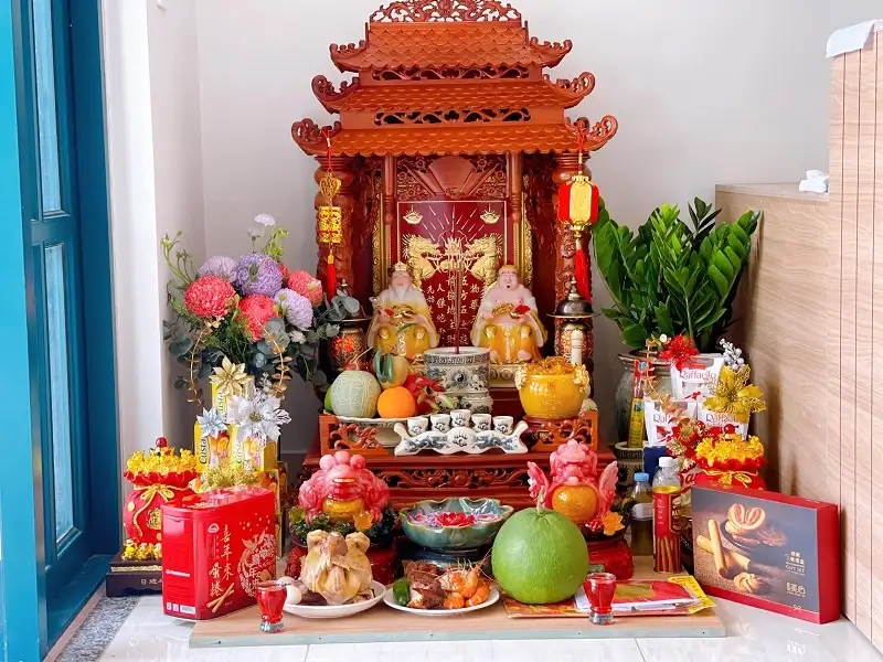 Cách chọn bàn thờ Thần Tài bằng gỗ hợp phong thủy