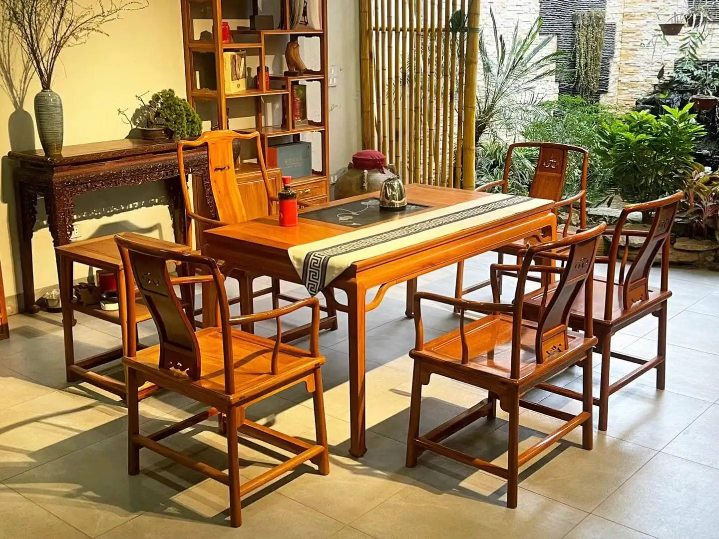 Bàn trà gỗ đa năng phù hợp với thiết kế nội thất