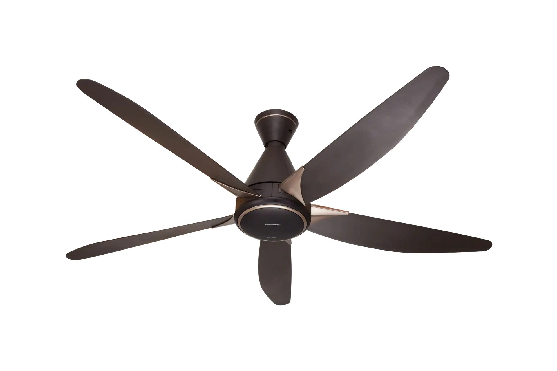 Panasonic nổi tiếng với cánh quạt rộng, lan tỏa gió mát dịu nhẹ