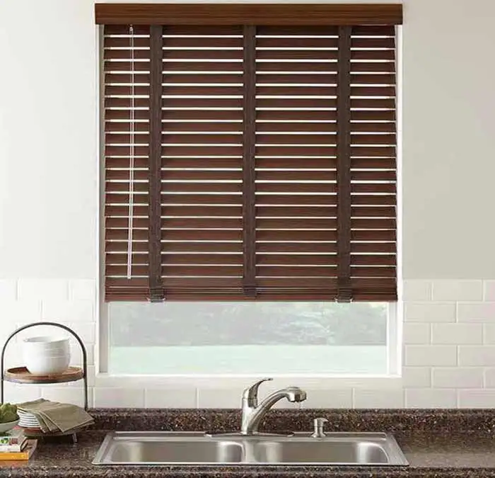 Rèm sáo gỗ tạo điểm nhấn đẳng cấp, bền bỉ, dễ lau chùi.