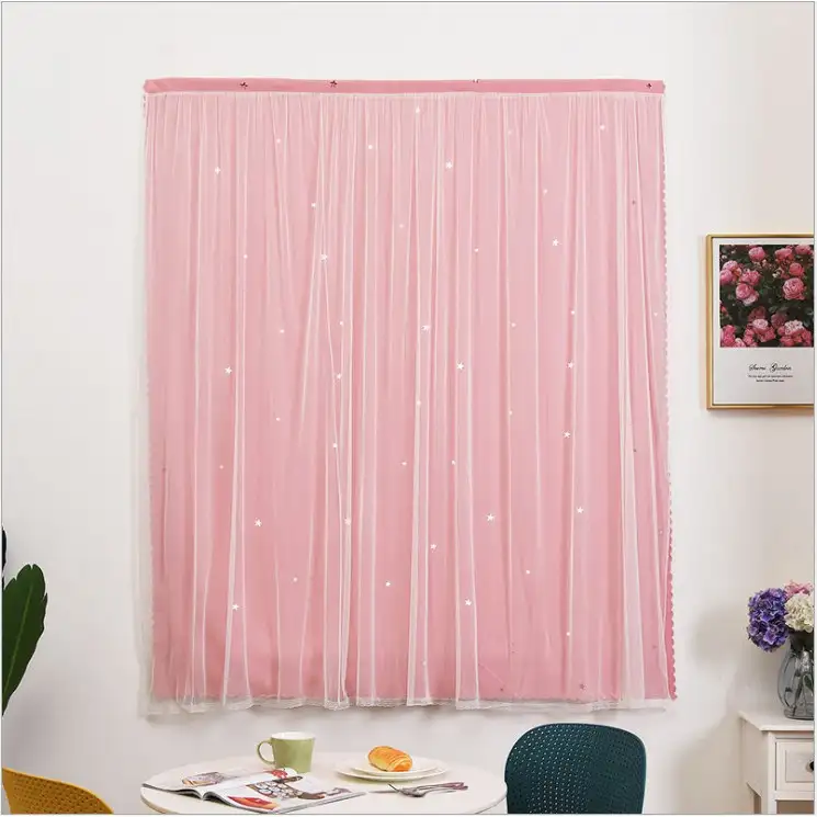 Rèm vải pastel họa tiết ngôi sao mang lại cảm giác mơ mộng