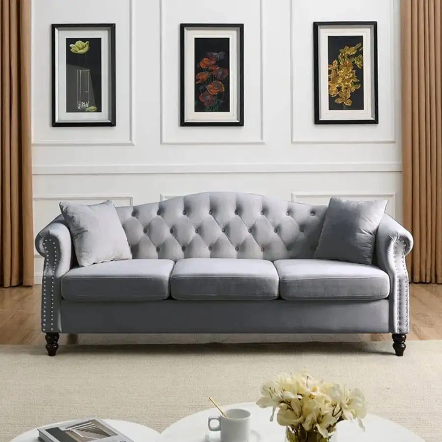 Sofa Chesterfield với đặc trưng là các nút chần bông trên bề mặt da