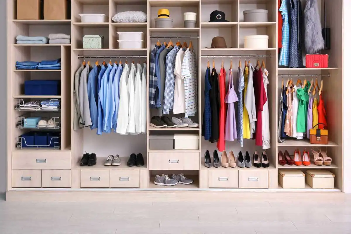 Cách sắp xếp tủ quần áo phòng ngủ đẹp hiện đại nhất thời 4.0